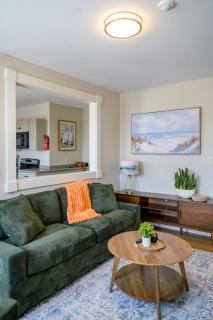 Modern 2BD Apartments near Waterfront - 0