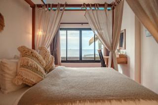 Bangtao Beachfront Jacuzzi Villa - 8