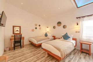 Bangtao Beachfront Jacuzzi Villa - 1
