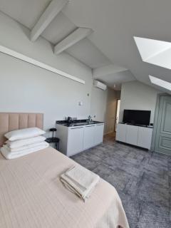 Cozy Central Studio - 6