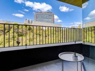 New Business and Leisure Modern Apartment next to Metro Station with WiFi and Free Private Parking - 4