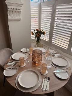 Newly refurbished stunning two bed apartment - 7