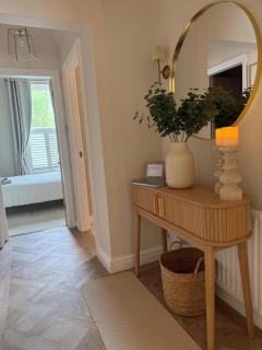Newly refurbished stunning two bed apartment - 3