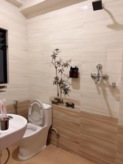 Spacious 3BHK for Families & Groups in city center - 9