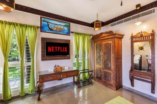 ELIVAAS Signature Vintage Retreat 5-BHK Riverfront Heritage Villa - 3