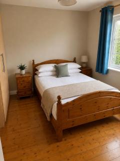 3 Bed Apartment in Galway Sleeps 5 with Balcony & Free Parking - 4