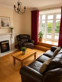 3 Bed Apartment in Galway Sleeps 5 with Balcony & Free Parking - 2