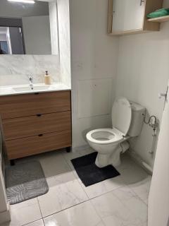 Studio moderne situé à 2min de la gare de Creil - 1
