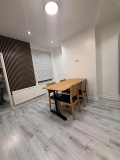 3 Bedroom House in Wolverhampton - 7