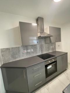 3 Bedroom House in Wolverhampton - 1