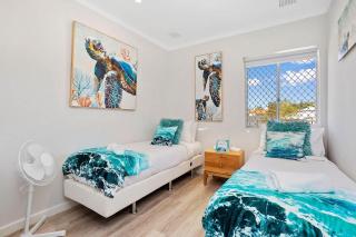 12 Calming Coral Beach Beautiful 2BRM - Perth - 1