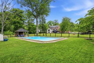 4 BR Suburban Escape - Pool, Tennis, Trails, Gym - 4