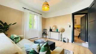 Charming Boho chic apt with free parking - 8