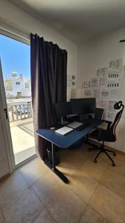 Beautiful Bedroom with AC, Queensize, Balcony, Monitors - 0
