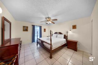 Sunny Isles Beach 2BR - Pool & Balcony Near Beach - 8