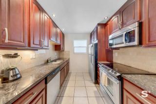Sunny Isles Beach 2BR - Pool & Balcony Near Beach - 7