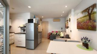 Beachfront Mosaic Condo - Cozy 1BR Sleeps 2 with Rooftop Pool - 7