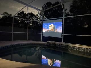 3 Bedroom Villa with Poolside Cinema and Games Room Close to theme Parks sleeps 6 - 9