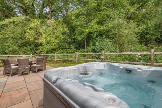 4 Bed in Ewhurst Green oc-w31032 - 8