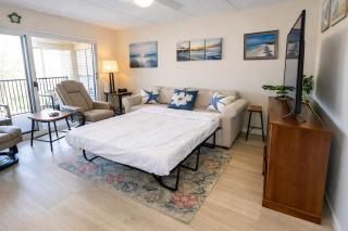 Two Bedroom Condo - 2 Pools - Steps to Beach - 2