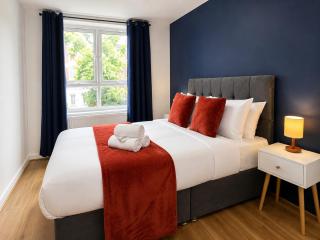 2 Bed Flat with Free Parking in Putney - 1
