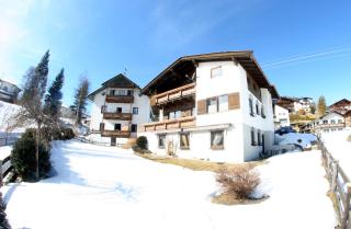 Family Friendly Chalet - Central with Beautiful Mountain Views - 1