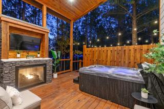 Secluded Luxury Cabin w/ Hot Tub & Fireplace - 4