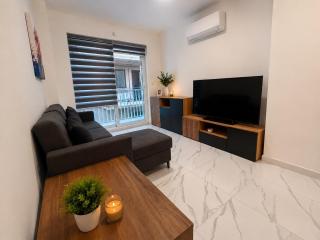 Spacious 4BR Apartment with 2 Bathrooms - 6