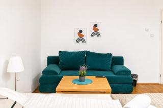 Spacious Two Bedroom Apartment Near Wiener Stadthalle - 8