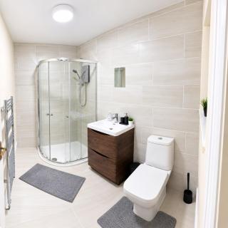Modern 4BR House I Free Parking I Near City Hospital - 5