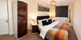 Modern 4BR House I Free Parking I Near City Hospital - 4