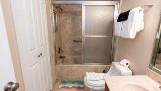 Direct Beachfront Condo with access to Pool - Hot Tub - Tennis - 2