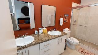 Three Bedroom Condo - 9 Beds - Pool - Walk to Beach - 2