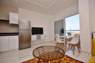 Sea View 1BR Apartment at Corniche Road Hurghada - 4