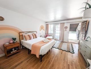 The Rainbow Room - Studio Apt - 4