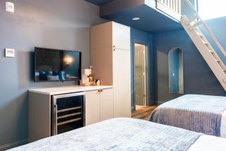 Hollyhock Suite 506 - 7