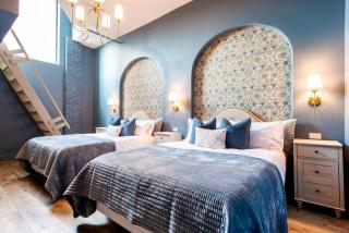 Hollyhock Suite 506 - 1