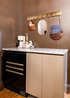 Hollyhock Suite 512 - 4