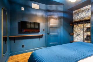 Hollyhock Suite 510 - 7