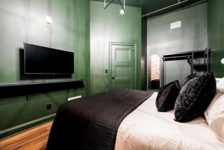 Hollyhock Suite 505 - 9