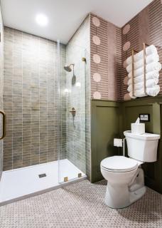 Hollyhock Suite 505 - 8