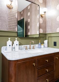 Hollyhock Suite 505 - 6