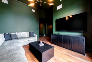 Hollyhock Suite 505 - 5