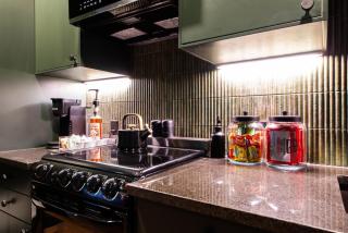 Hollyhock Suite 505 - 4