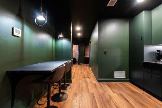 Hollyhock Suite 505 - 1