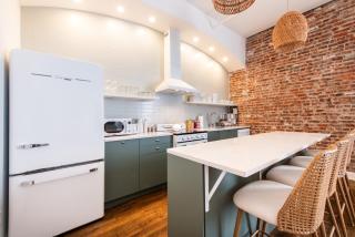 Hollyhock Suite 507 - 1