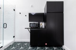 Hollyhock Suite 509 - 5