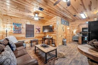 Broken Bow Duo Cabin with Private Hot Tub 3BR Sleeps 6 Near Beavers Bend Broken Bow Lake - 5