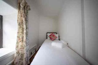 Amazing Townhouse in Galway City Centre Pubs, Shops & Dining - 5