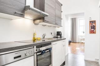 Stylish 2BR Stay Near Wiener Stadthalle & Suitable for Long Stays - Vienna - 8